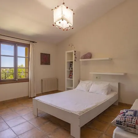 Es Triquet Family Country house